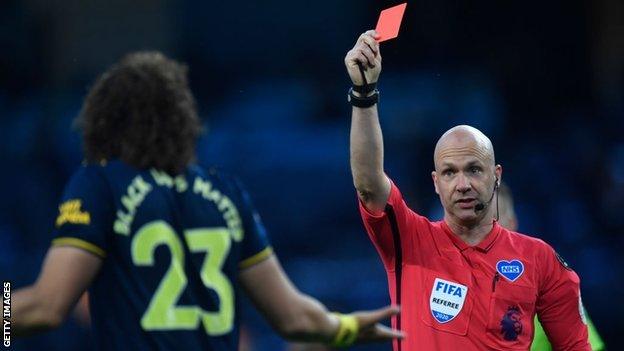 David Luiz is sent off against Manchester City