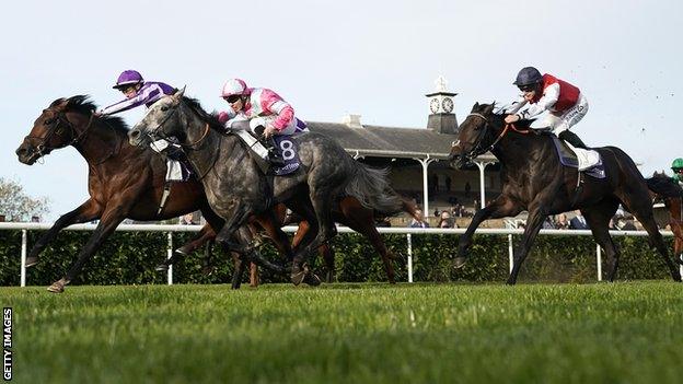 Magna Grecia (left) holds off Phoenix of Spain to win at Doncaster