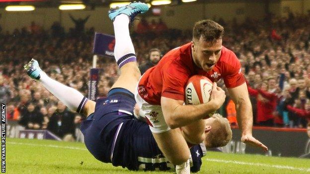 Gareth Davies dives over for a try in Wales' 2018 Six Nations match against Scotland