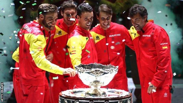 Spain with the Davis Cup trophy