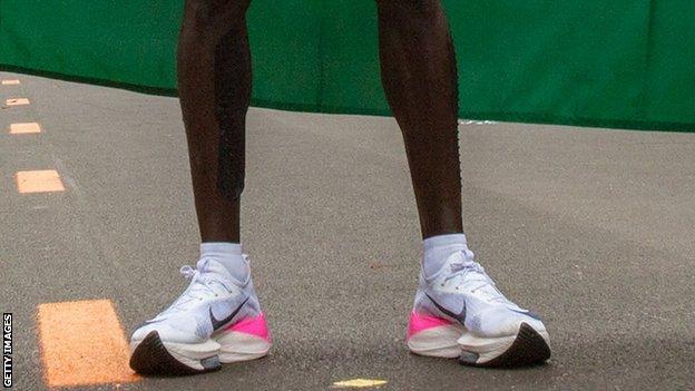 Nike Vaporfly shoes are not banned but Eliud Kipchoge s are BBC Sport