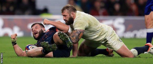 Rabah Slimani scores for France despite Joe Marler's tackle