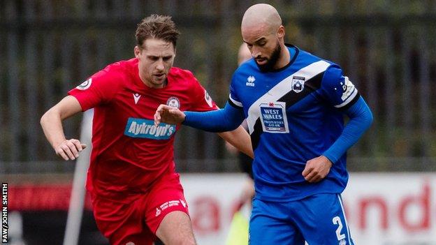 Bala's Dave Edwards in action against Jazz Richards of Haverfordwest