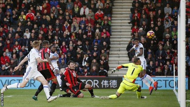 Victor Anichebe scores for Sunderland