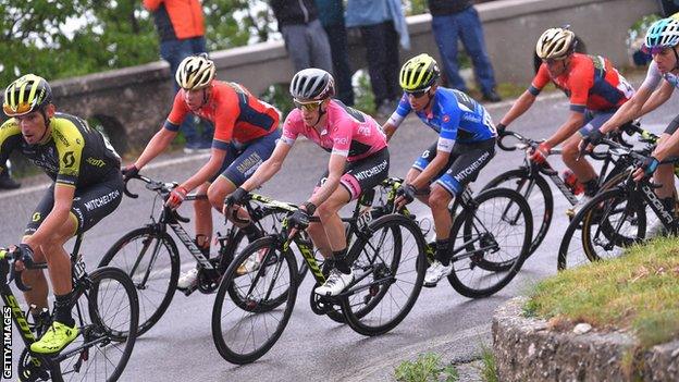 Simon Yates in stage eight peloton