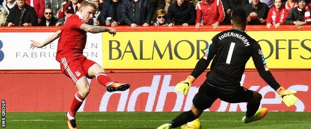 Jonny Hayes shoots low past Wes Foderingham