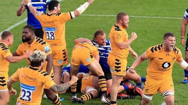 Wasps celebrate victory at The Rec