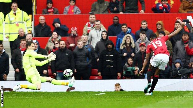 Marcus Rashford scores