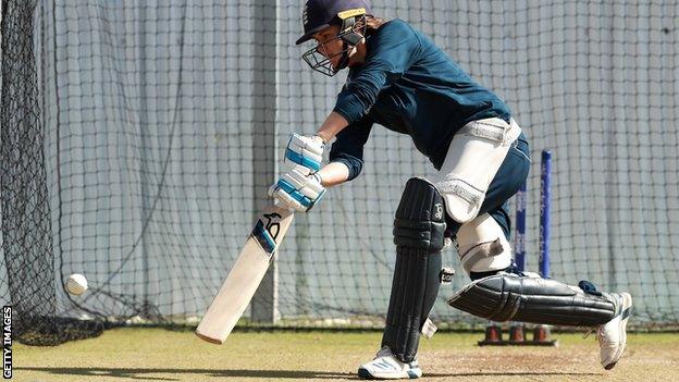 Nat Sciver batting in the nets