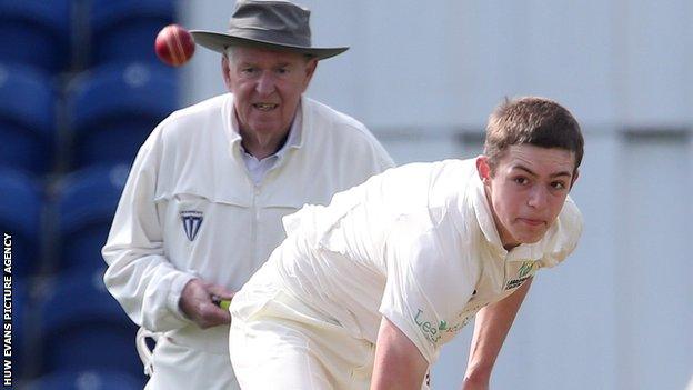 Roman Walker bowls a delivery for Glamorgan