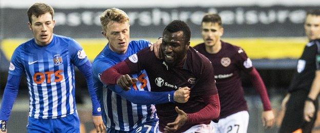 Luke Hendrie tangles with Isma Goncalves