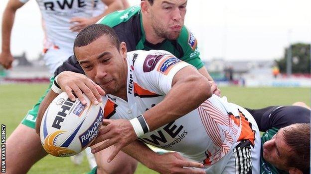 Eli Walker scores a try for Ospreys