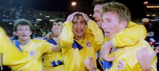 Romania celebrate qualification to the 1994 World Cup