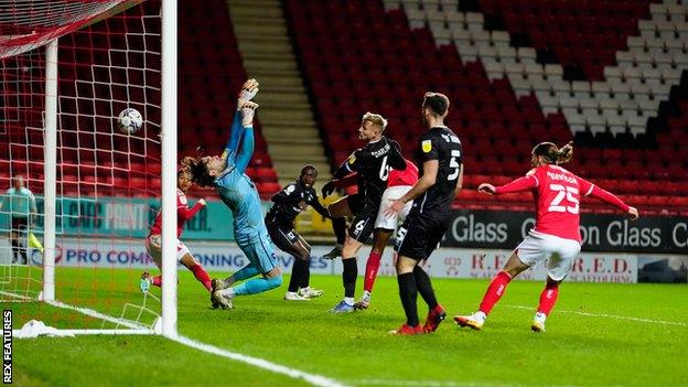 Jonathan Leko scores for Charlton