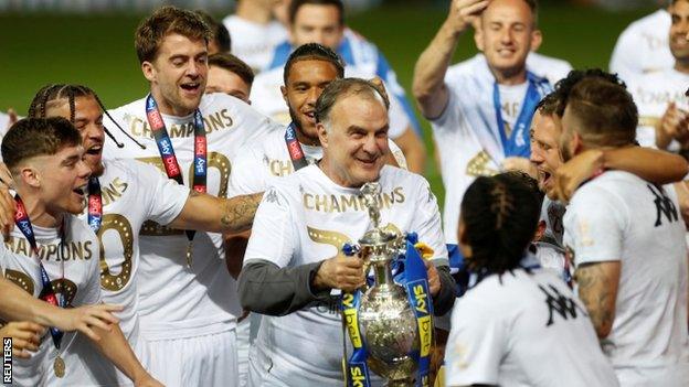 Marcelo Bielsa lifts the Championship trophy with his Leeds United players