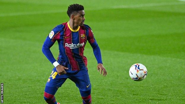 Junior Firpo playing for Barcelona