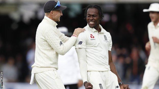 England captain Joe Root (left) congratulates fast bowler Jofra Archer (right) after taking a wicket against Australia