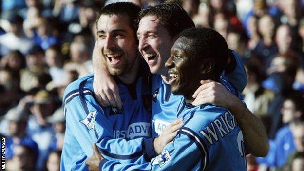 Kevin Horlock (left) celebrates a Manchester City goal with Robbie Fowler and Shaun Wright-Phillips