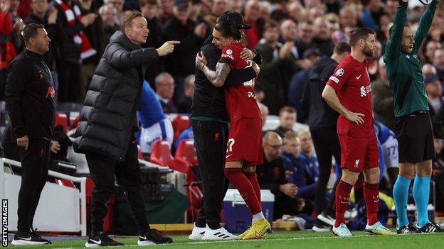 Jurgen Klopp (centre-left) and Darwin Nunez (centre-right)