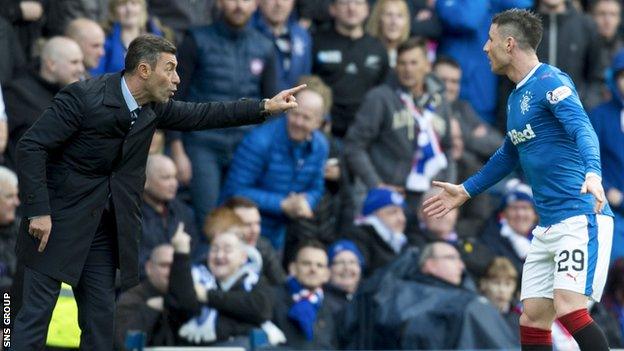 Rangers manager Pedro Caixinha with instructions for Michael O'Halloran