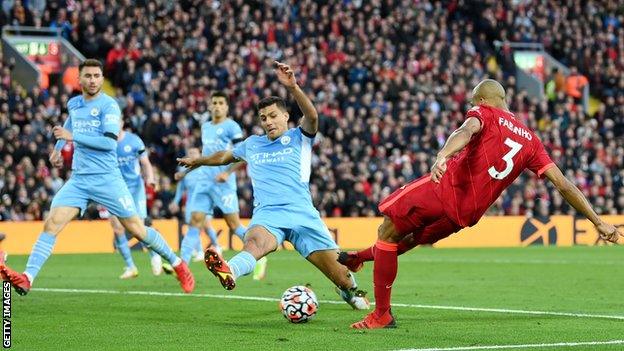 Rodri tackle on Fabinho