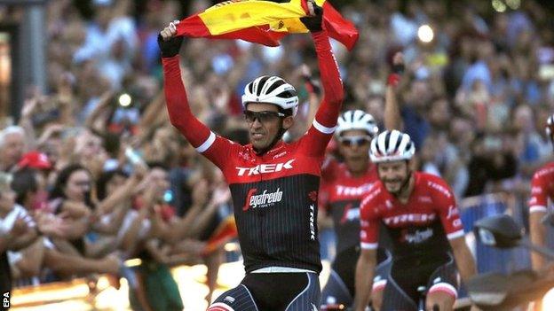 Alberto Contador on his lap of honour in Madrid