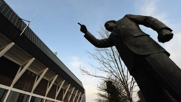 Sir Bobby Robson statue
