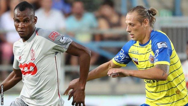 Oscar Threlkeld (right) battles for the ball