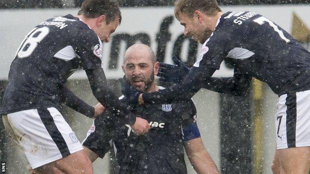 Dundee's Gary Harkins (centre) celebrates