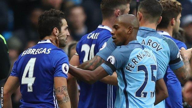 Fernandinho shoves Fabregas