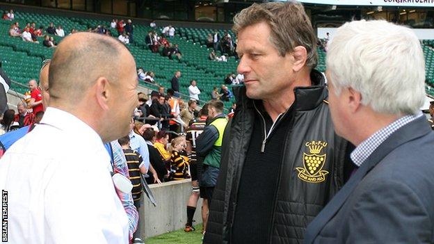 Graham Dawe (centre) with Eddie Jones (left)