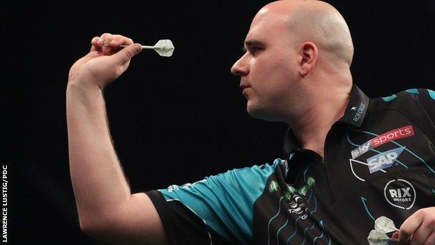 Rob Cross throws a dart