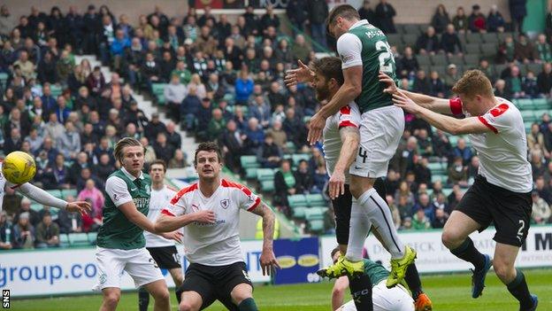 Darren McGregor scores for Hibernian