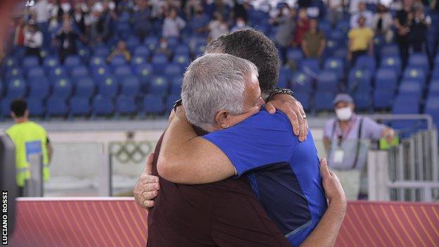 Jose Mourinho and Alessio Dionisi embrace.