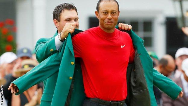 Tiger Woods puts on Green Jacket with help of 2018 champion Patrick Reed