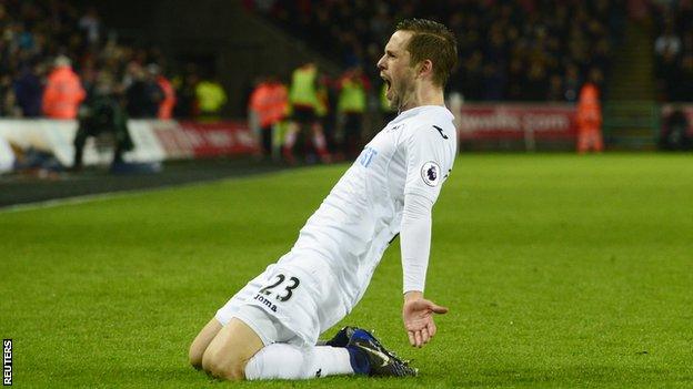 Sigurdsson celebrates