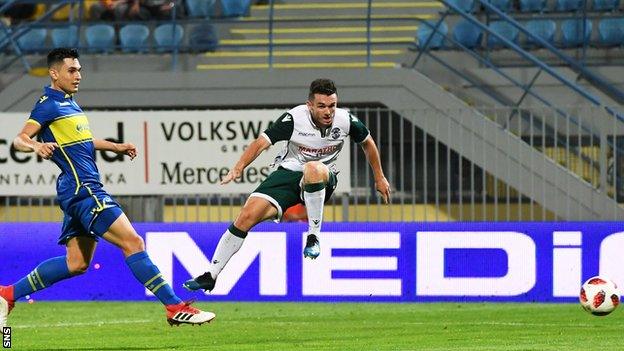 John McGinn scores for Hibernian