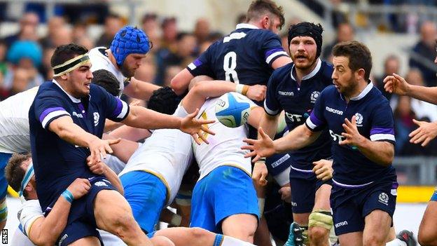 Scotland's Stuart McInally passes to Greig Laidlaw