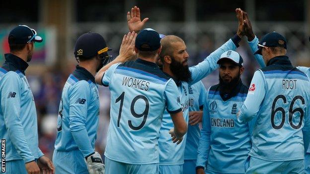 England cricket players celebrate as Moeen Ali takes a wicket against Pakistan