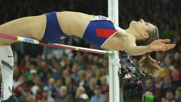 Isobel Pooley in action at the 2016 World Indoor Championships