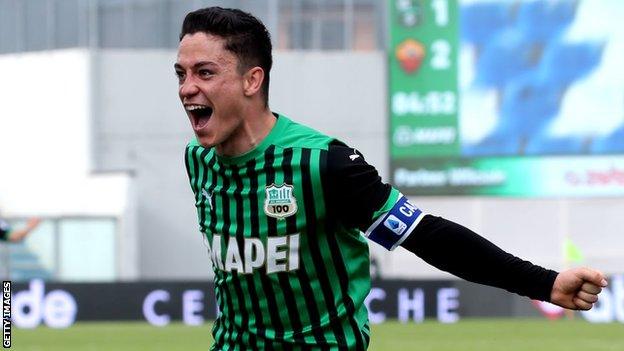 Giacomo Raspadori in action for Sassuolo