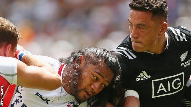 Thretton Palamo, of United States, tangles with New Zealand's Sonny Bill Williams at the 2016 Sydney Sevens