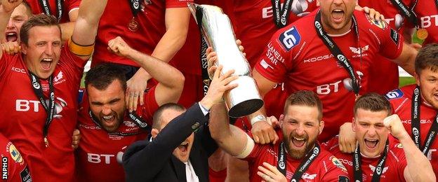 Scarlets captain John Barclay lifts the Pro12 trophy