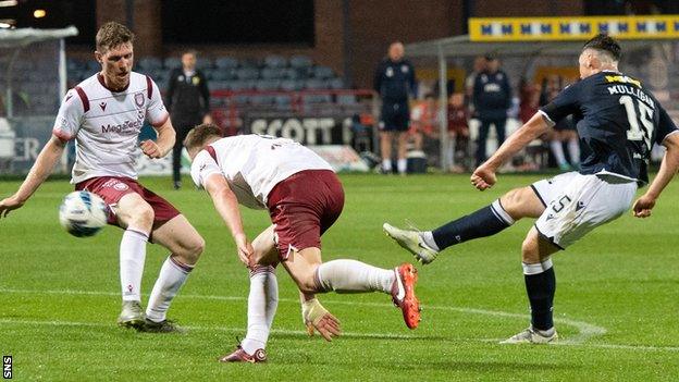 Dundee's Josh Mulligan scores