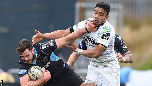 Alex Dunbar playing for Glasgow Warriors against Cardiff Blues