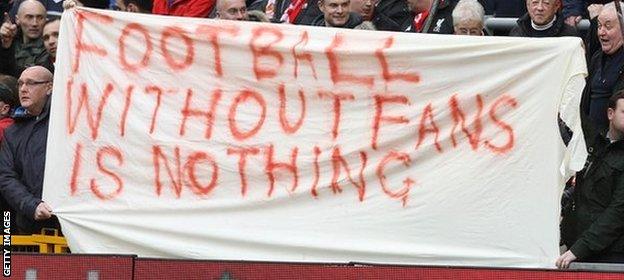 Liverpool fans make their feelings known