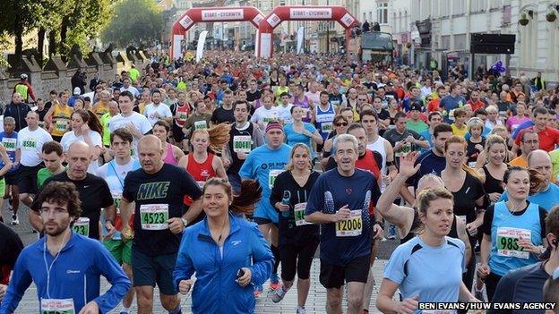 Cardiff Half Marathon runners