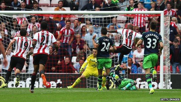 Jermain Defoe scores for Sunderland