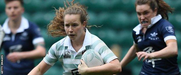 Coreen Grant runs to score the winning try for Cambridge