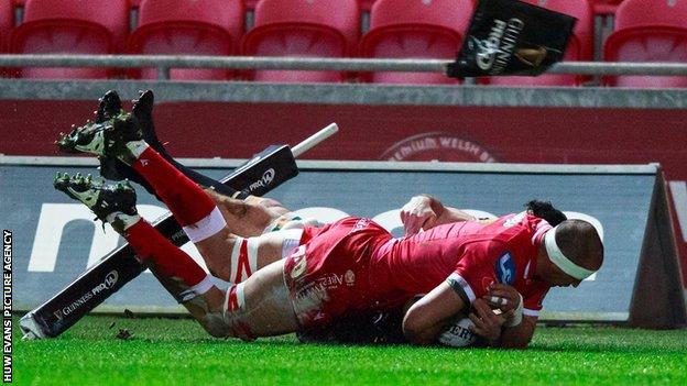 Aaron Shingler scored in Scarlets' crucial Pro14 win over Connacht on Monday that secured third in Conference B